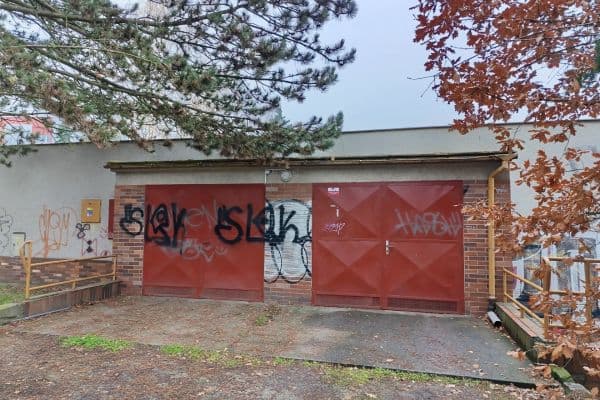 Prodej garáže 15 m², Jubilejní, Plzeň, Plzeňský kraj Prodej garáže 15 m², Jubilejní, Plzeň, Plzeňský kraj