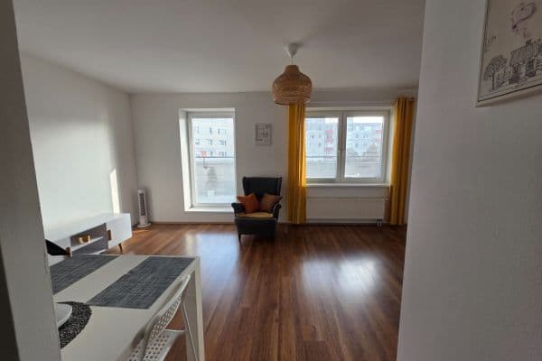 Pronájem bytu 1+1 45 m², Poľnohospodárska, Vrakuňa Pronájem bytu 1+1 45 m², Poľnohospodárska, Vrakuňa