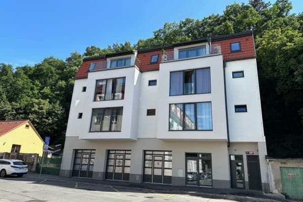 Pronájem bytu 2+kk 38 m², Pod Stárkou, Praha Pronájem bytu 2+kk 38 m², Pod Stárkou, Praha