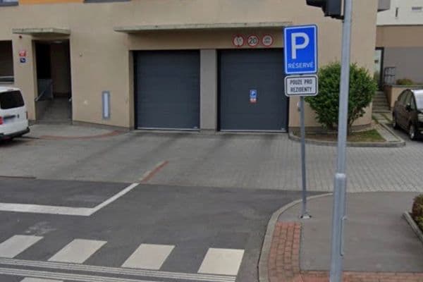Pronájem garáže 14 m², Nárožní, Praha Pronájem garáže 14 m², Nárožní, Praha