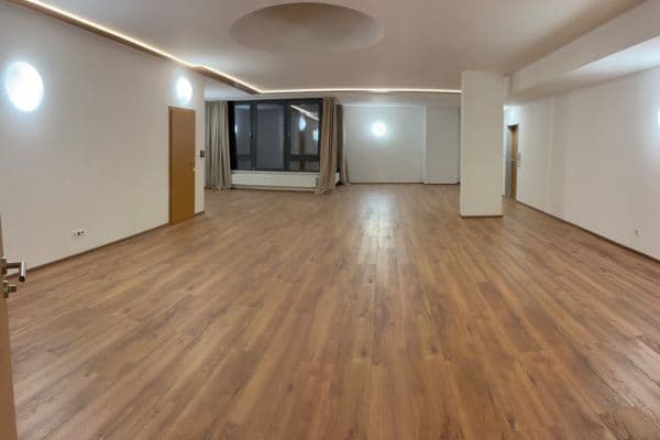 Pronájem kanceláře 115 m², Pod Dvorem, Praha Pronájem kanceláře 115 m², Pod Dvorem, Praha