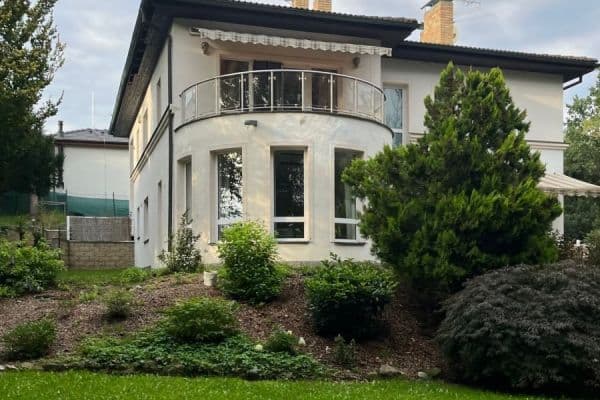 Pronájem bytu 3+kk 95 m², Velké Popovice Pronájem bytu 3+kk 95 m², Velké Popovice