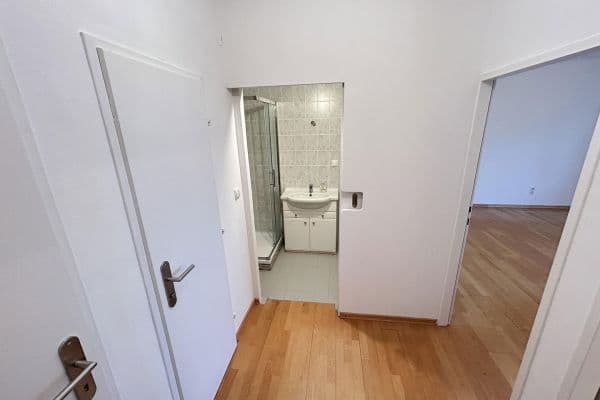 Pronájem bytu 2+1 48 m², Anningerstrasse 32, Mödling Pronájem bytu 2+1 48 m², Anningerstrasse 32, Mödling