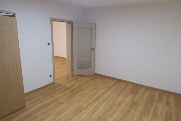 Pronájem bytu 2+1 56 m², náměstí Generála Píky, Plzeň, Plzeňský kraj Pronájem bytu 2+1 56 m², náměstí Generála Píky, Plzeň, Plzeňský kraj