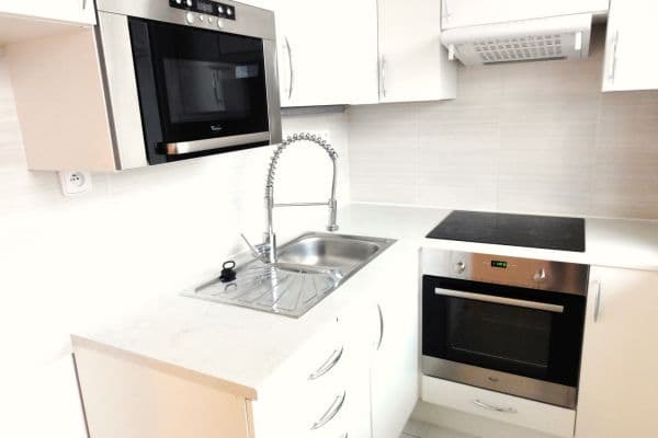 Pronájem bytu 1+kk 26 m², Veltruská, Praha Pronájem bytu 1+kk 26 m², Veltruská, Praha