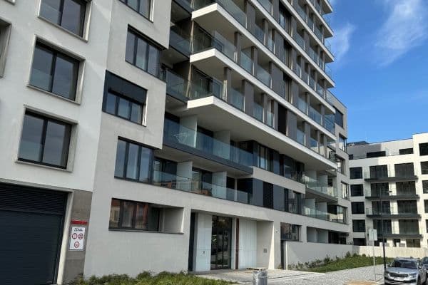 Pronájem garáže 10 m², Šrámkové, Praha Pronájem garáže 10 m², Šrámkové, Praha