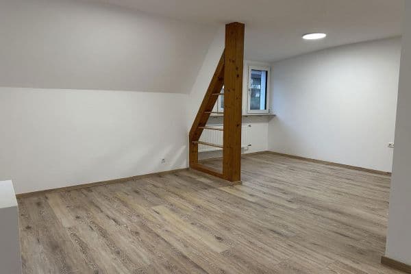 Pronájem bytu 4+1 94 m², Badstr. 131, Egloffstein Pronájem bytu 4+1 94 m², Badstr. 131, Egloffstein