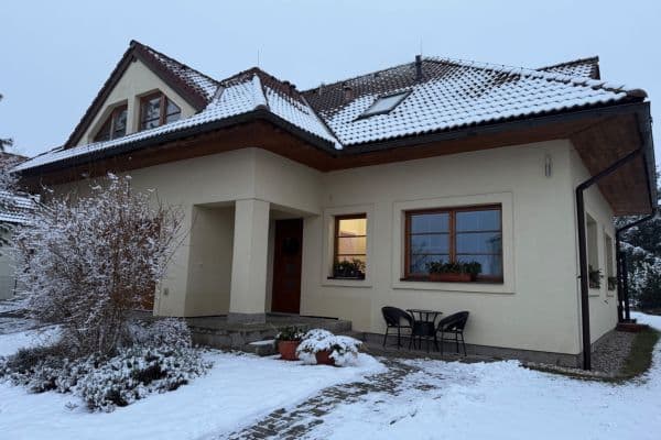 Pronájem domu 279 m², pozemek 659 m², Edvarda Beneše, Horoměřice Pronájem domu 279 m², pozemek 659 m², Edvarda Beneše, Horoměřice