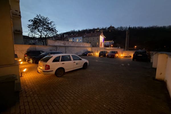 Pronájem garáže 8 m², Na Neklance, Praha Pronájem garáže 8 m², Na Neklance, Praha