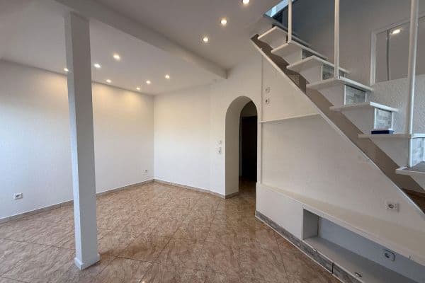 Pronájem bytu 4+1 80 m², Altstadtstraße 25, Leverkusen Pronájem bytu 4+1 80 m², Altstadtstraße 25, Leverkusen