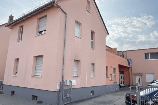 Pronájem bytu 4+1 121 m², Westendstr. 48, Mörfelden Pronájem bytu 4+1 121 m², Westendstr. 48, Mörfelden