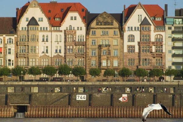 Pronájem bytu 2+1 49 m², Rathausufer 18, Düsseldorf Pronájem bytu 2+1 49 m², Rathausufer 18, Düsseldorf