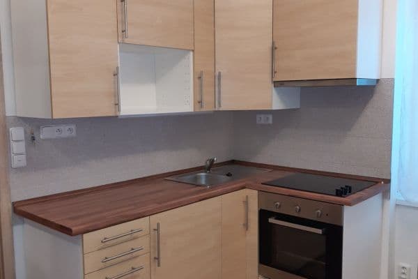 Pronájem bytu 1+kk 28 m², Plzeňská, Králův Dvůr Pronájem bytu 1+kk 28 m², Plzeňská, Králův Dvůr