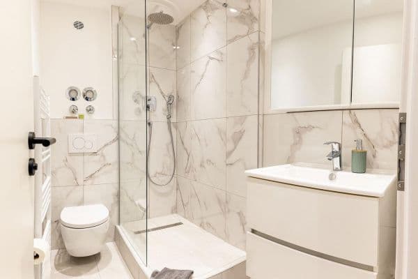 Pronájem bytu 1+1 33 m², Schleißheimer Str. 297, München, Bavorsko Pronájem bytu 1+1 33 m², Schleißheimer Str. 297, München, Bavorsko