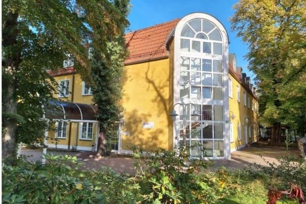 Prodej domu 1.843 m², pozemek 1.250 m², Krakauer Straße 49, Markranstädt, Sasko Prodej domu 1.843 m², pozemek 1.250 m², Krakauer Straße 49, Markranstädt, Sasko