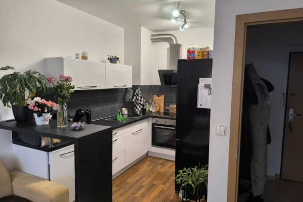 Pronájem bytu 2+kk 43 m², Mirešická, Jinočany Pronájem bytu 2+kk 43 m², Mirešická, Jinočany