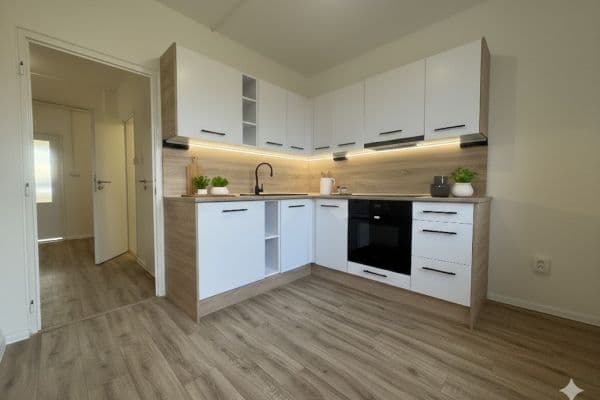 Pronájem bytu 4+1 83 m², Závodní, Karviná, Moravskoslezský kraj Pronájem bytu 4+1 83 m², Závodní, Karviná, Moravskoslezský kraj