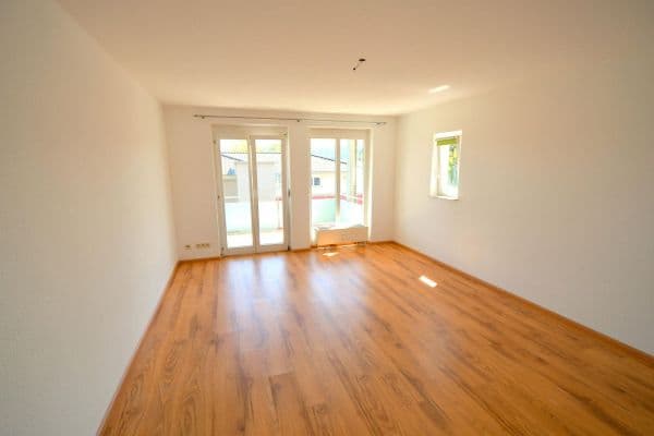 Pronájem bytu 2+1 55 m², Näfelstrasse 25, Bad Säckingen, Bádensko-Württembersko Pronájem bytu 2+1 55 m², Näfelstrasse 25, Bad Säckingen, Bádensko-Württembersko