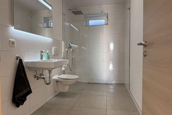 Pronájem bytu 3+1 82 m², Treschklinger Str. 57, Bad Rappenau - Bonfeld Pronájem bytu 3+1 82 m², Treschklinger Str. 57, Bad Rappenau - Bonfeld