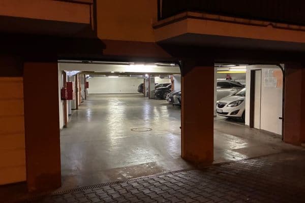 Pronájem garáže 13 m², Pitkovická, Praha Pronájem garáže 13 m², Pitkovická, Praha