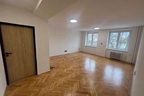 Pronájem bytu 3+1 73 m², Šmeralova, Karlovy Vary Pronájem bytu 3+1 73 m², Šmeralova, Karlovy Vary
