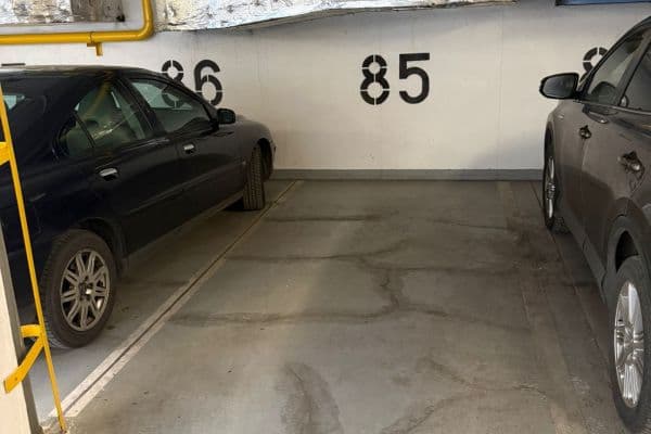 Pronájem garáže 10 m², Jeseniova, Praha Pronájem garáže 10 m², Jeseniova, Praha