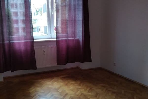 Prodej bytu 2+kk 38 m², Plzeňská, Praha Prodej bytu 2+kk 38 m², Plzeňská, Praha