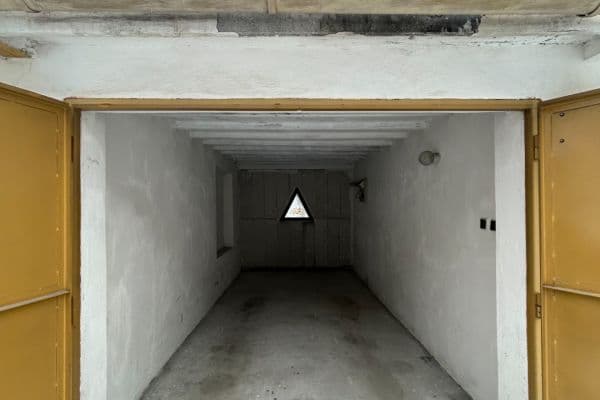 Pronájem garáže 18 m², Blansko Pronájem garáže 18 m², Blansko