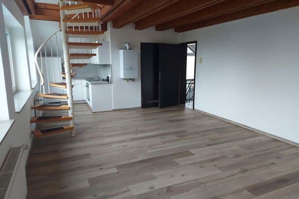 Pronájem bytu 1+1 35 m², Köln Pronájem bytu 1+1 35 m², Köln