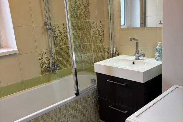 Pronájem bytu 3+1 77 m², Černokostelecká, Praha Pronájem bytu 3+1 77 m², Černokostelecká, Praha