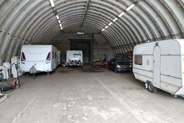 Pronájem garáže 40 m², Letiště, Hradec Králové Pronájem garáže 40 m², Letiště, Hradec Králové