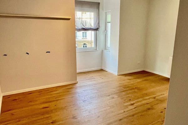 Pronájem bytu 2+1 63 m², Stuttgart Pronájem bytu 2+1 63 m², Stuttgart