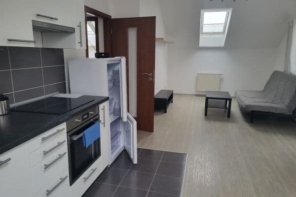 Pronájem bytu 2+kk 50 m², Nádražní, Zbuzany Pronájem bytu 2+kk 50 m², Nádražní, Zbuzany