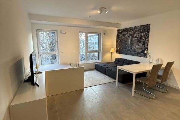 Pronájem bytu 1+kk 48 m², Schwalbacher Straße 47, Frankfurt Pronájem bytu 1+kk 48 m², Schwalbacher Straße 47, Frankfurt