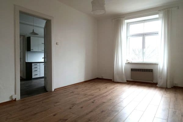 Pronájem bytu 2+1 66 m², Nákladní, Karlovy Vary Pronájem bytu 2+1 66 m², Nákladní, Karlovy Vary