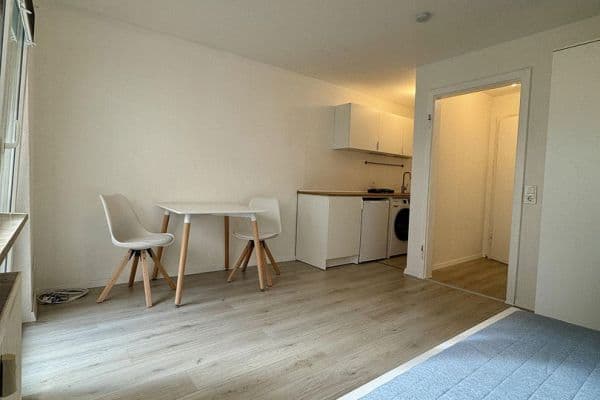 Pronájem bytu 1+1 25 m², Landhausstraße 46, Stuttgart Pronájem bytu 1+1 25 m², Landhausstraße 46, Stuttgart