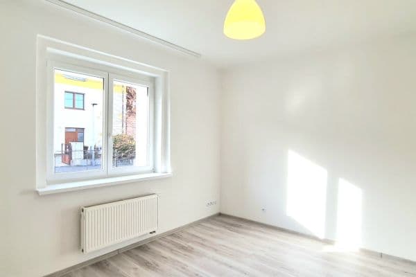 Pronájem bytu 1+1 39 m², Zakouřilova, Praha Pronájem bytu 1+1 39 m², Zakouřilova, Praha