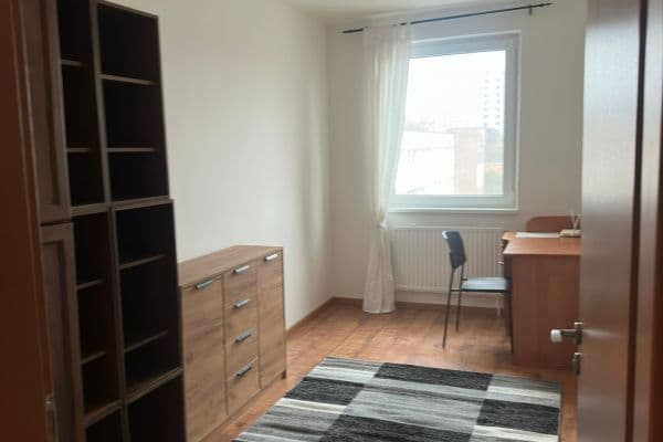 Pronájem bytu 4+1 85 m², Sedmokrásková, Bratislava Pronájem bytu 4+1 85 m², Sedmokrásková, Bratislava