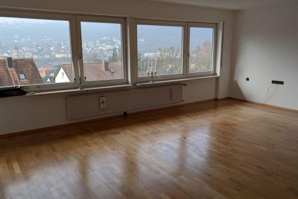 Pronájem bytu 3+1 120 m², Bürgermeister-Fröber-Weg 2, Kreuzwertheim Pronájem bytu 3+1 120 m², Bürgermeister-Fröber-Weg 2, Kreuzwertheim