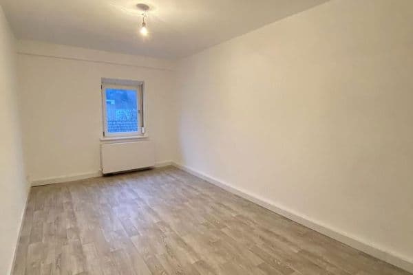 Pronájem bytu 3+1 80 m², Schöllbronner Straße, Ettlingen Pronájem bytu 3+1 80 m², Schöllbronner Straße, Ettlingen