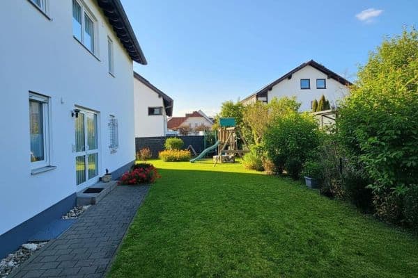 Prodej bytu 3+1 120 m², Zeitlarn-Laub Prodej bytu 3+1 120 m², Zeitlarn-Laub