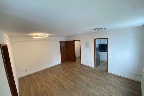 Pronájem bytu 2+1 46 m², Jakobstrasse, Nürtingen Pronájem bytu 2+1 46 m², Jakobstrasse, Nürtingen