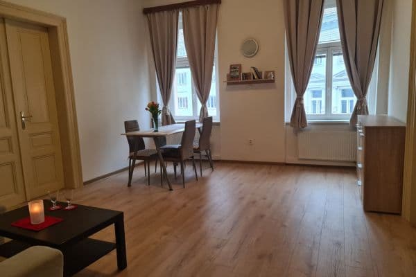 Pronájem bytu 4+1 85 m², Varšavská, Praha Pronájem bytu 4+1 85 m², Varšavská, Praha