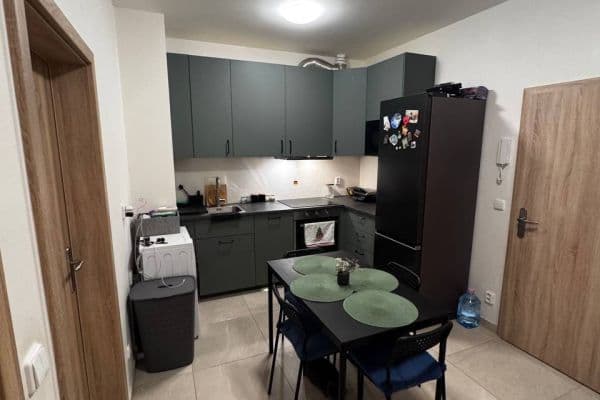 Prodej bytu 2+kk 43 m², V Pitkovičkách, Praha Prodej bytu 2+kk 43 m², V Pitkovičkách, Praha