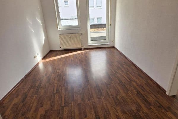 Pronájem bytu 2+1 67 m², Nürtinger Straße 4/2, Metzingen Pronájem bytu 2+1 67 m², Nürtinger Straße 4/2, Metzingen