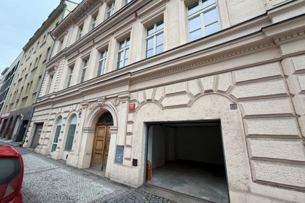 Pronájem garáže 36 m², Holečkova, Praha Pronájem garáže 36 m², Holečkova, Praha