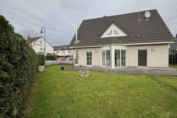 Prodej domu 160 m², pozemek 475 m², Am Kuhlager 14, Neustadt am Rübenberge Prodej domu 160 m², pozemek 475 m², Am Kuhlager 14, Neustadt am Rübenberge