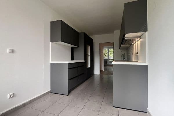 Pronájem bytu 3+1 86 m², Korbinianstraße 12, Ismaning, Bavorsko Pronájem bytu 3+1 86 m², Korbinianstraße 12, Ismaning, Bavorsko