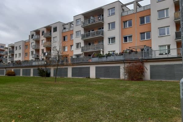 Pronájem bytu 1+kk 44 m², Jozefa Gabčíka, Pardubice Pronájem bytu 1+kk 44 m², Jozefa Gabčíka, Pardubice