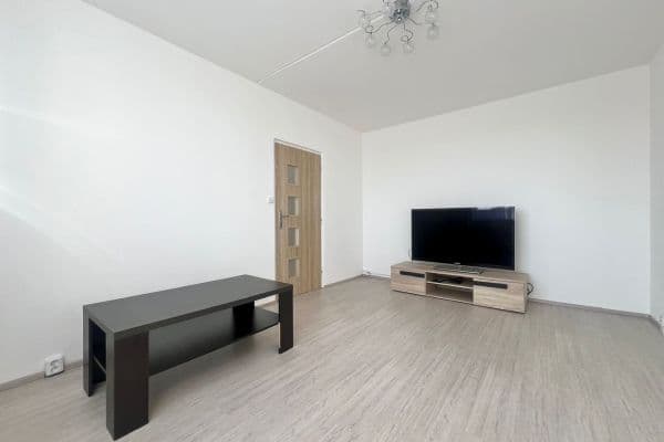 Pronájem bytu 1+1 35 m², Pod Břízami, Chomutov Pronájem bytu 1+1 35 m², Pod Břízami, Chomutov